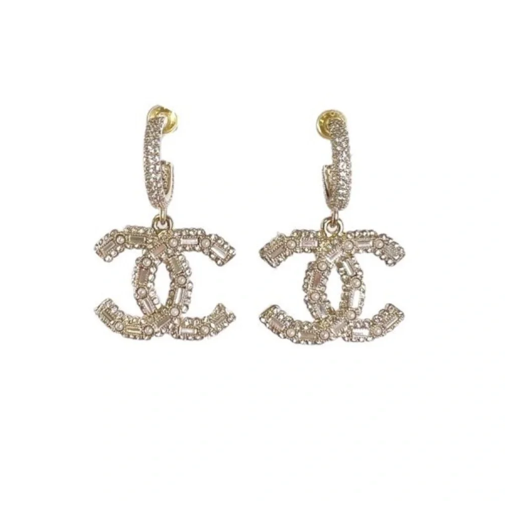 CHANEL DROP LOGO SPARKLING PEARLS EARRINGS - Picture 2 of 8